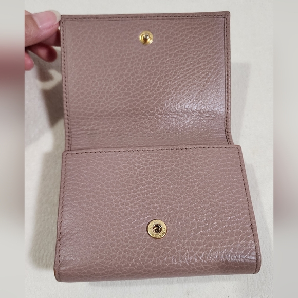 Gucci Marmont Trifold compact Wallet. Minor corner wear. Needs some cleaning. - Picture 11 of 16